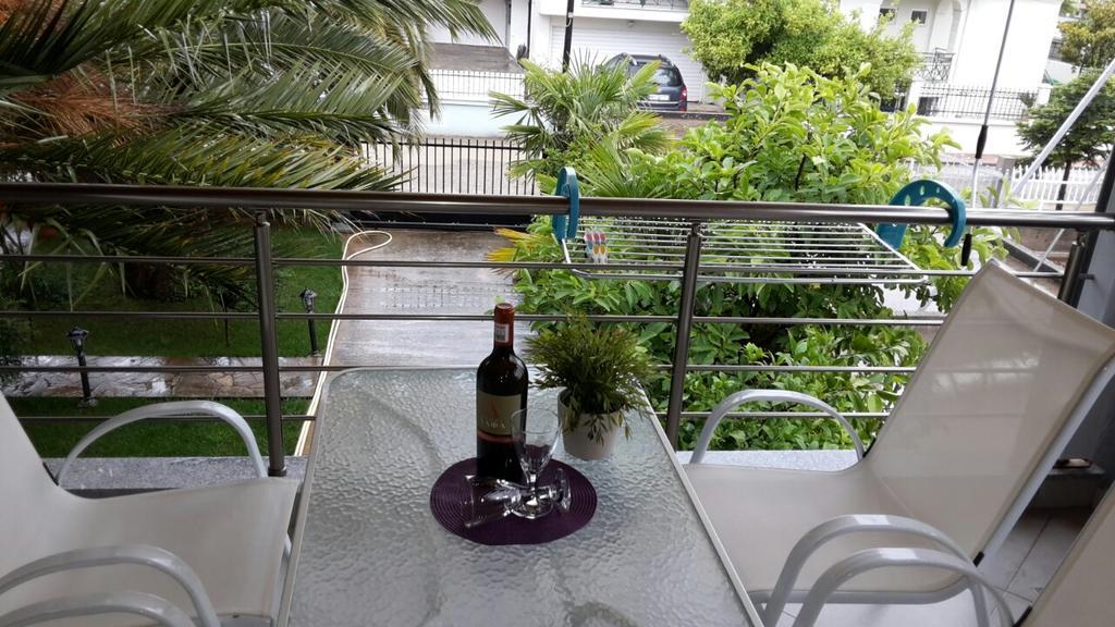 Aimilias Family Apartments เนอาวรัสนา ภายนอก รูปภาพ