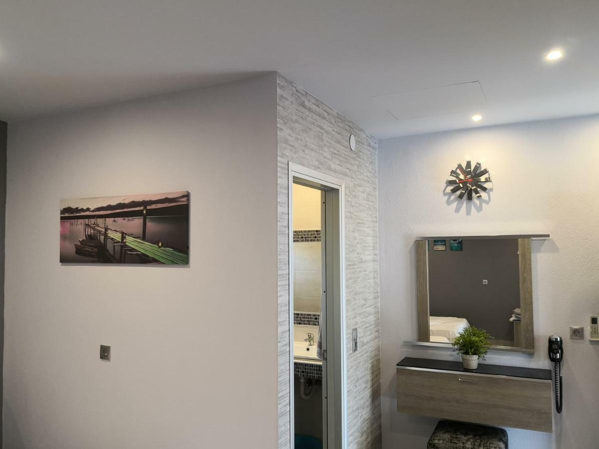 Aimilias Family Apartments เนอาวรัสนา ภายนอก รูปภาพ